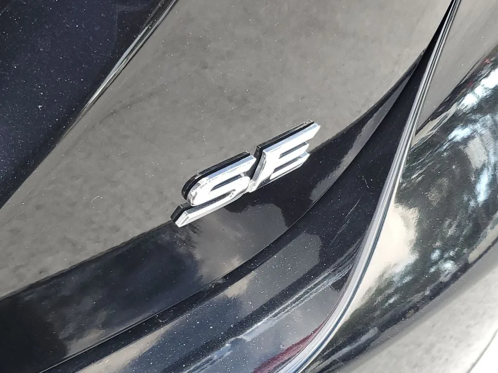 2023 Toyota Camry SE photo 4