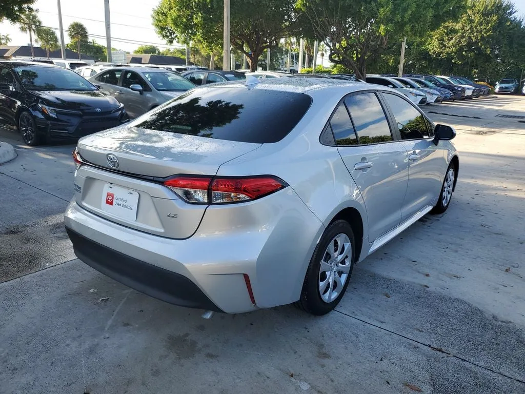 2025 Toyota Corolla LE photo 4