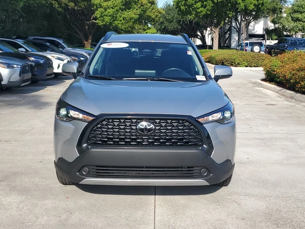 2024 Toyota Corolla Cross LE photo 2