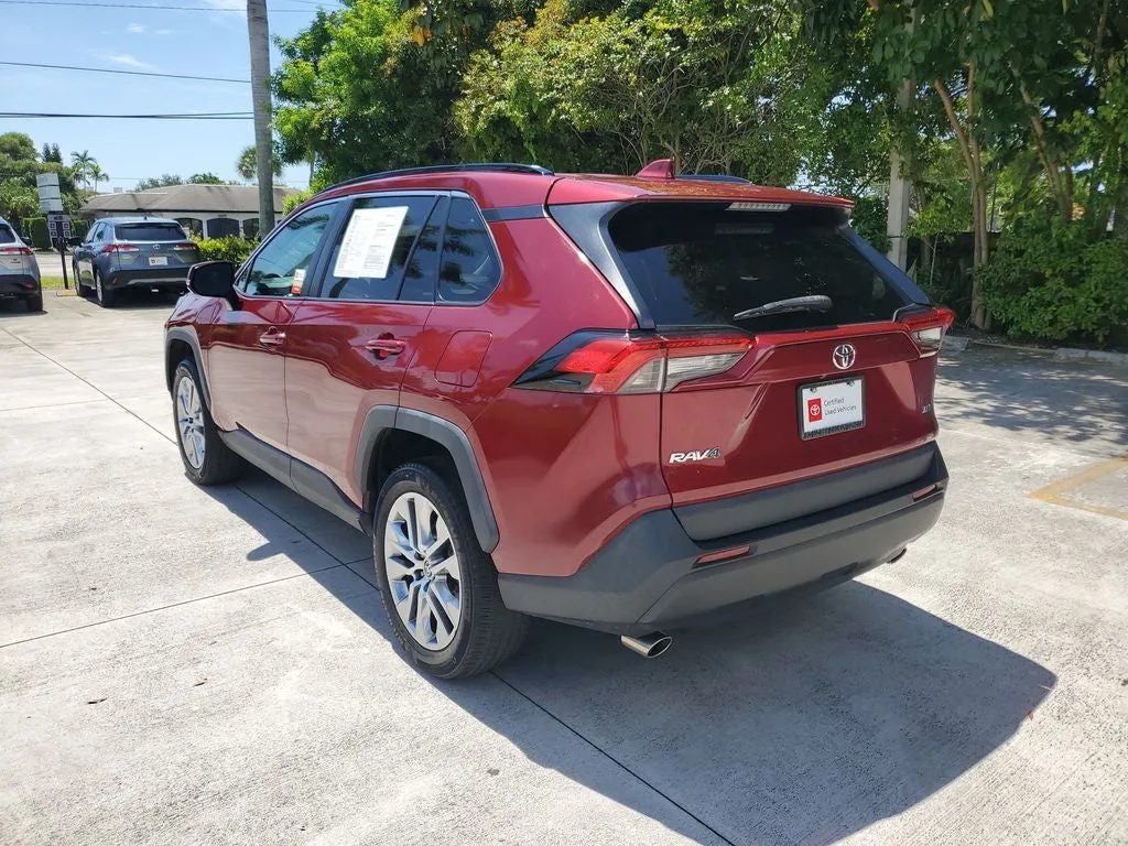 2022 Toyota RAV4 XLE Premium photo 6