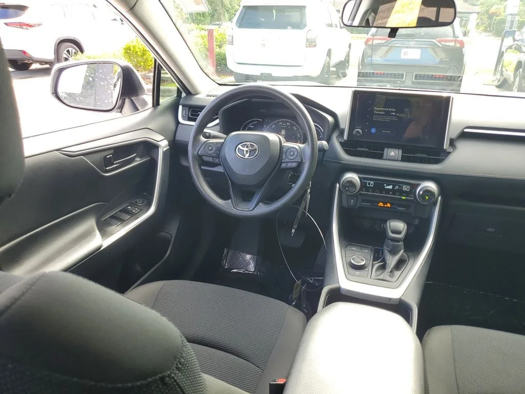 2025 Toyota RAV4 Hybrid LE photo 14