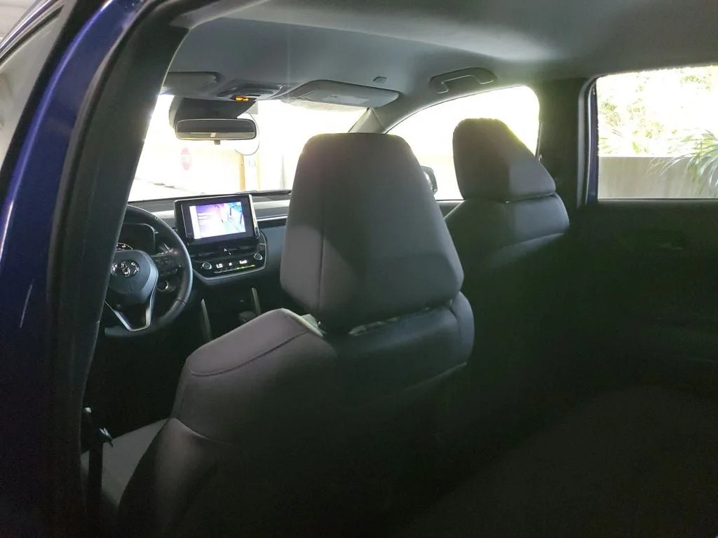 2023 Toyota Corolla Cross LE photo 12