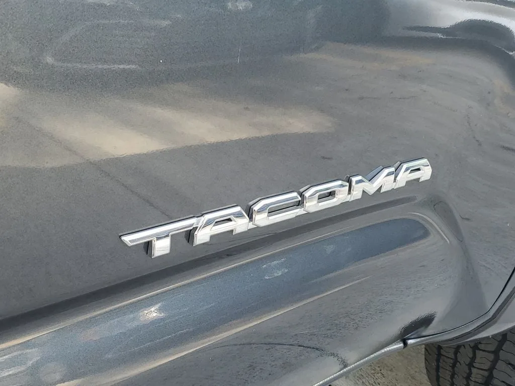 2023 Toyota Tacoma SR5 V6 photo 8