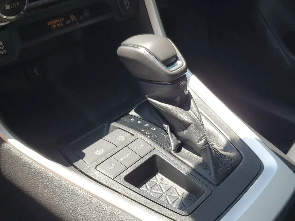 2022 Toyota RAV4 XLE Premium photo 31