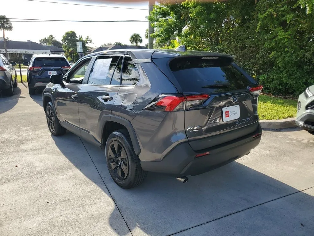 2024 Toyota RAV4 LE photo 5