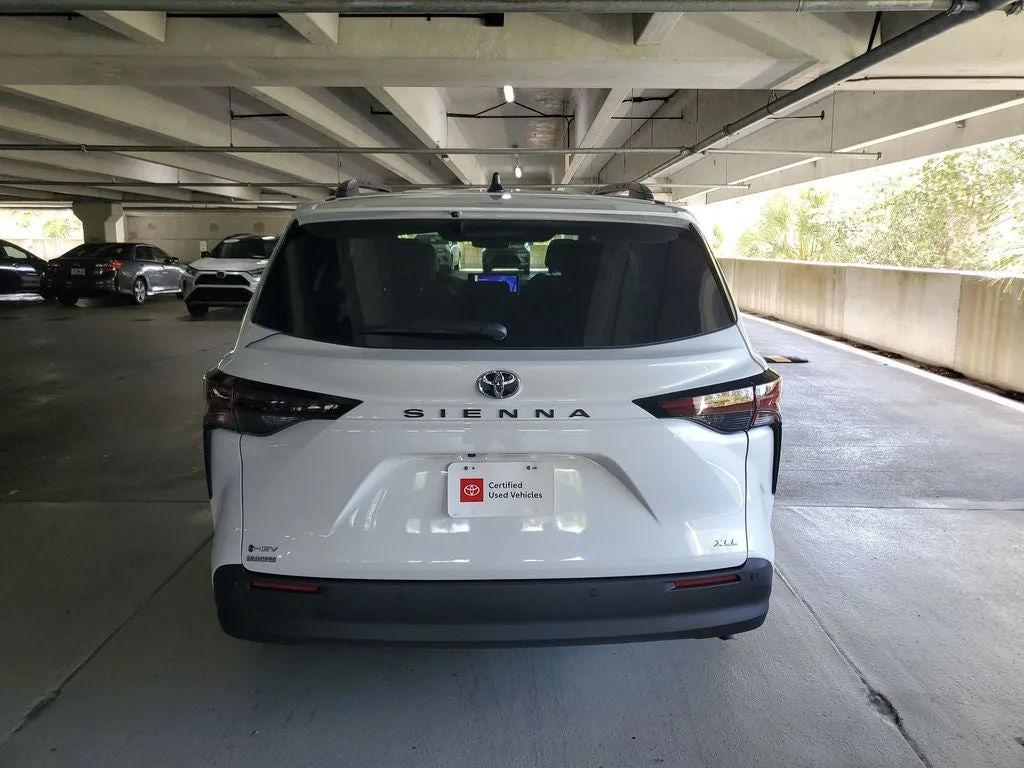 2026 Toyota Sienna XLE 7 Passenger photo 5