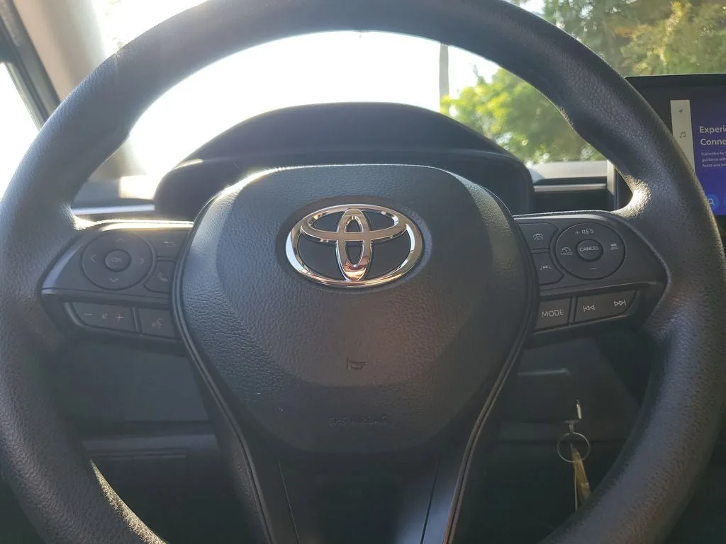2025 Toyota Corolla LE photo 21