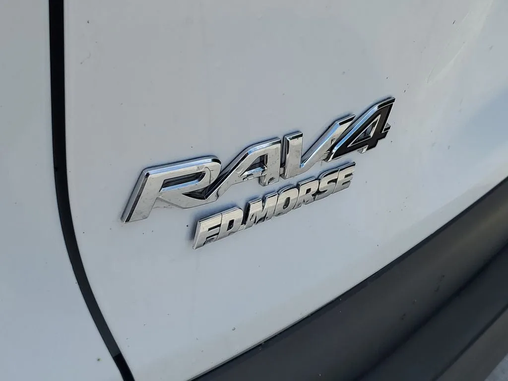 2025 Toyota RAV4 Hybrid LE photo 8