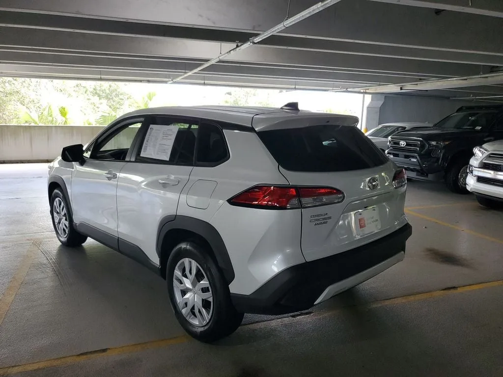 2025 Toyota Corolla Cross L photo 6