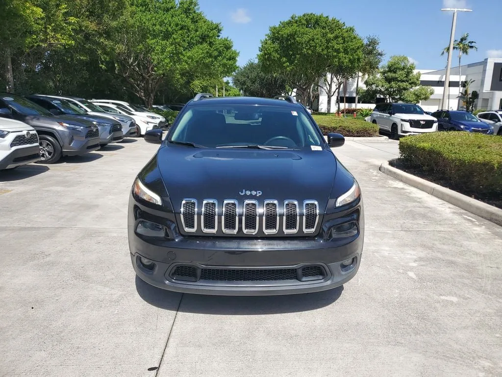 2015 Jeep Cherokee Latitude photo 2