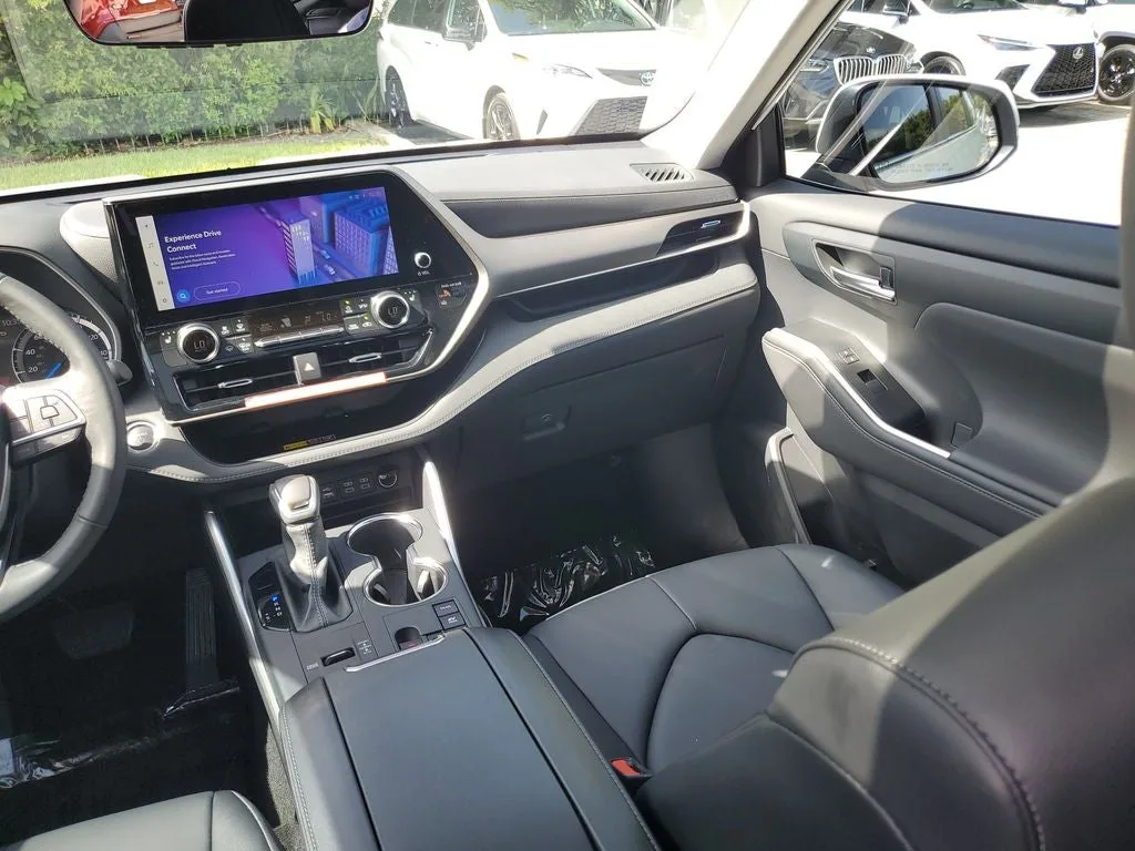 2026 Toyota Highlander Hybrid XLE photo 19