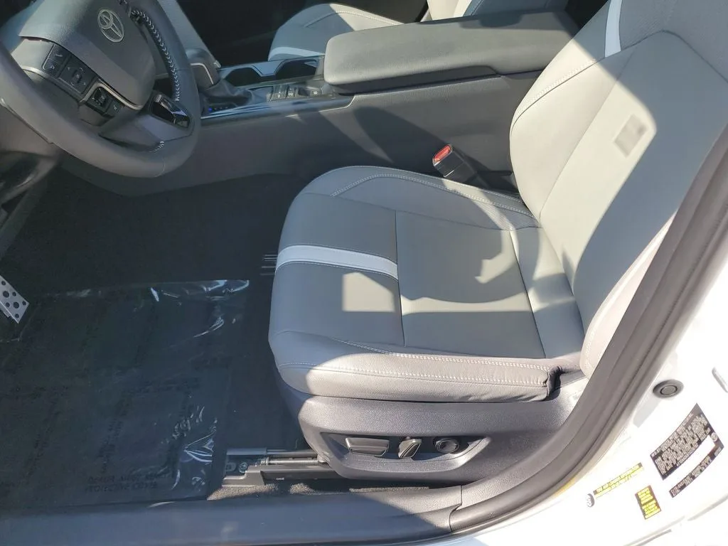 2026 Toyota Camry SE photo 18