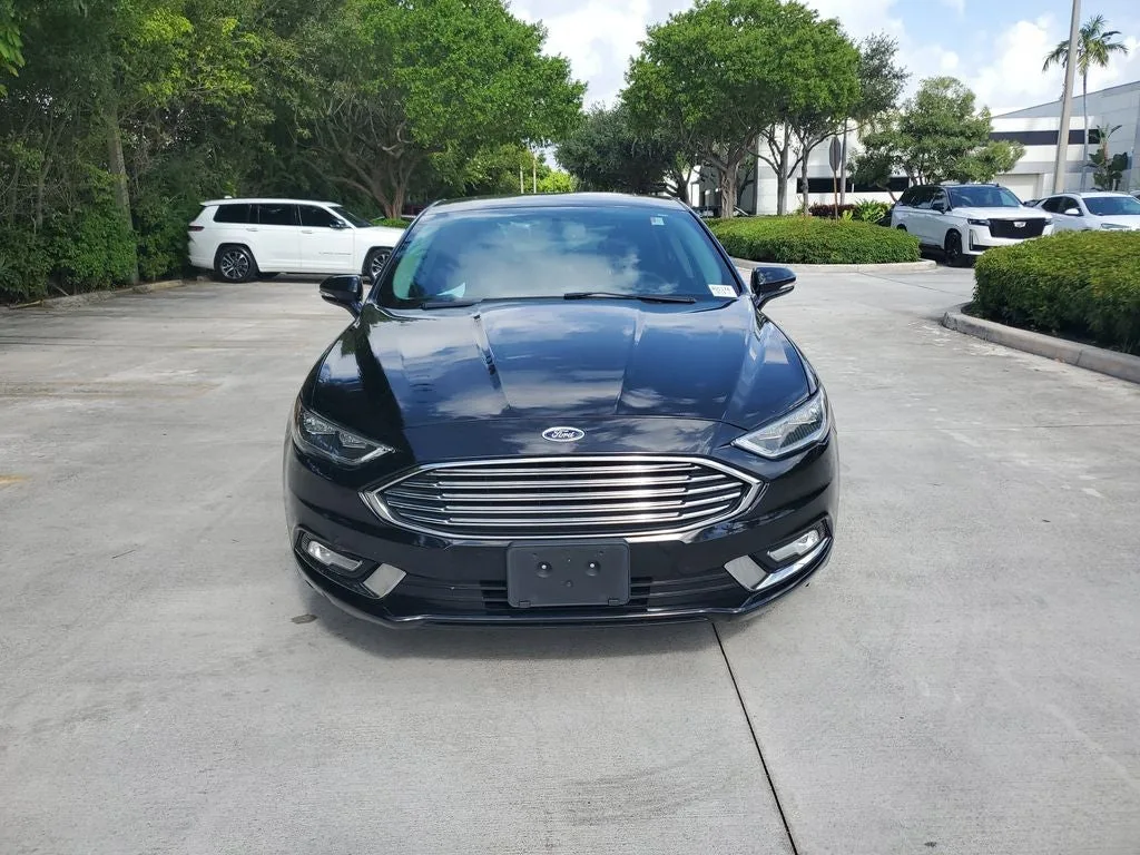 2017 Ford Fusion SE photo 2