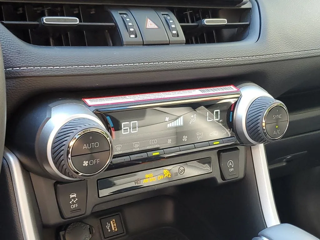 2024 Toyota RAV4 XLE Premium photo 29