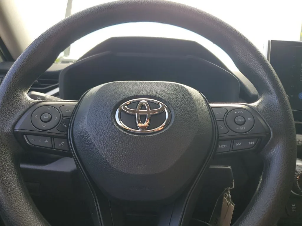 2025 Toyota RAV4 Hybrid LE photo 22