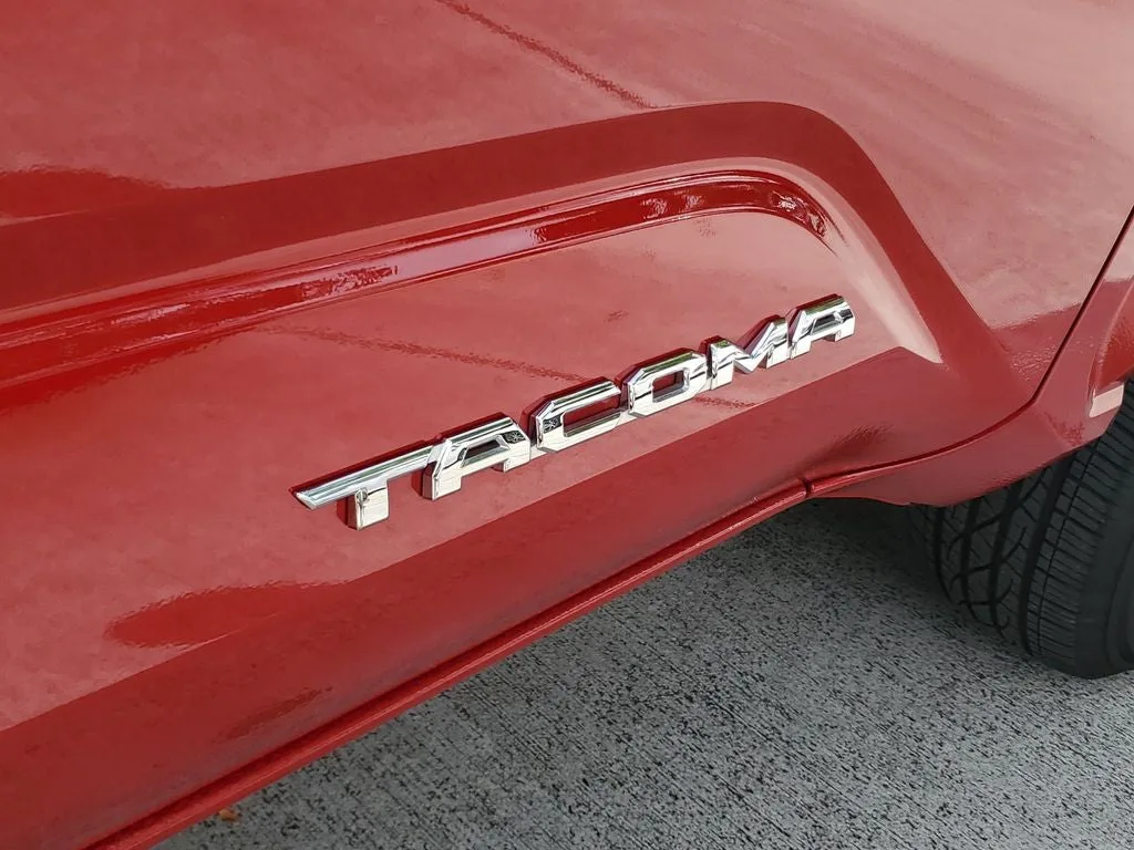 2025 Toyota Tacoma SR5 photo 9
