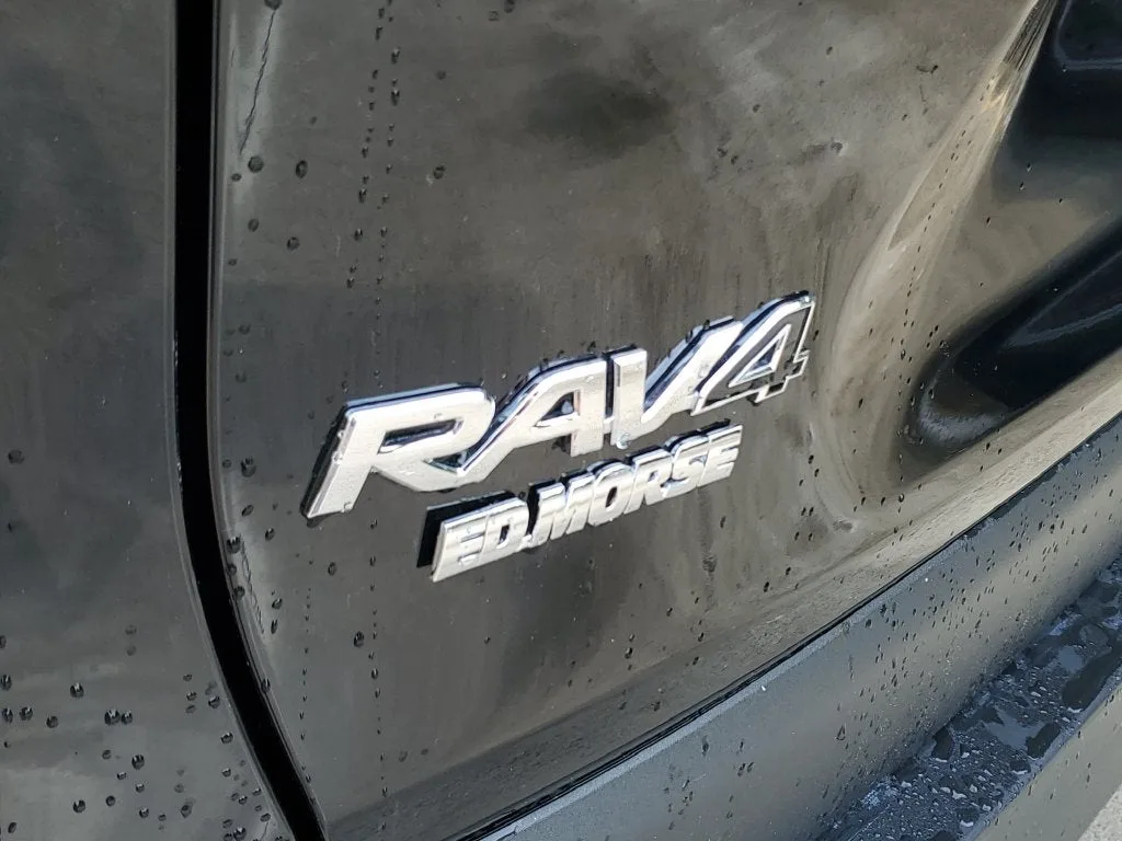 2025 Toyota RAV4 Hybrid LE photo 8