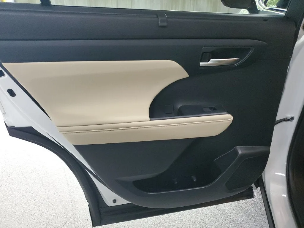 2023 Toyota Highlander XLE photo 12