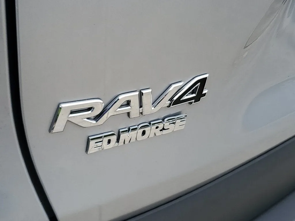 2024 Toyota RAV4 LE photo 8