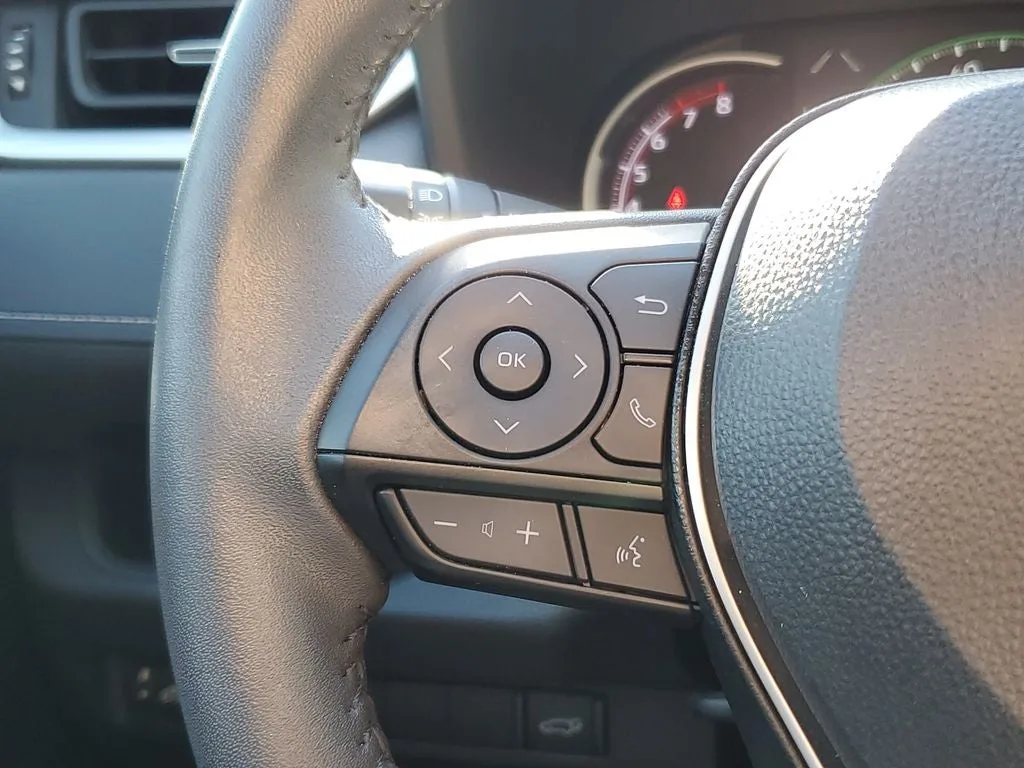 2024 Toyota RAV4 XLE Premium photo 24