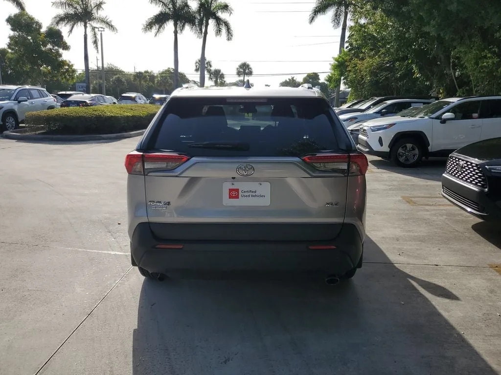 2024 Toyota RAV4 XLE photo 5