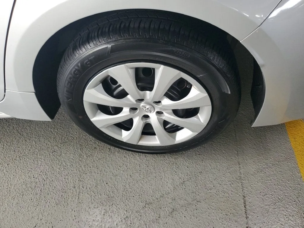 2024 Toyota Corolla LE photo 7