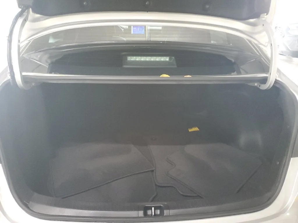 2024 Toyota Corolla LE photo 10