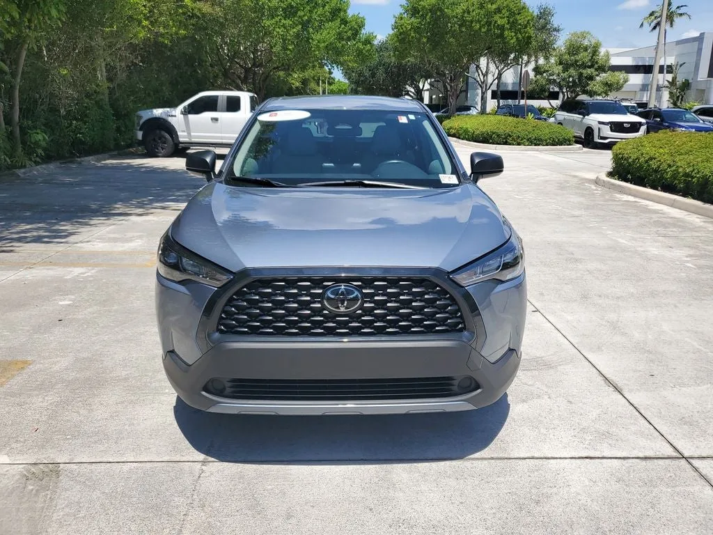 2024 Toyota Corolla Cross L photo 2