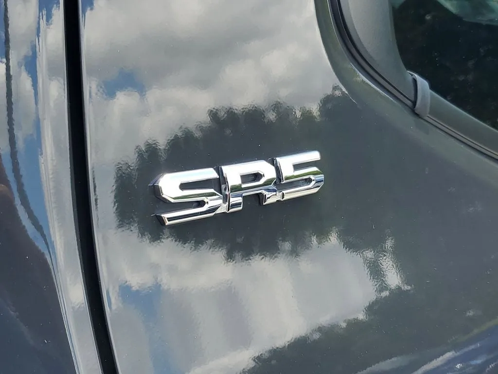 2025 Toyota Tacoma SR5 photo 8