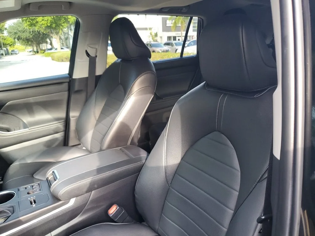 2024 Toyota Highlander XLE photo 22