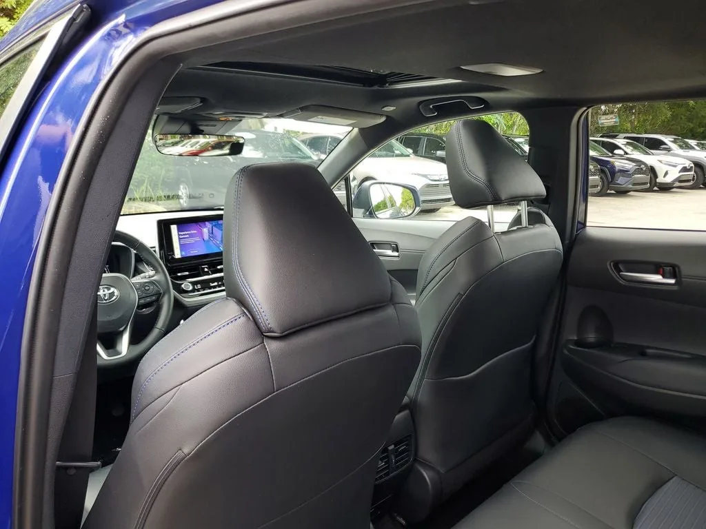 2023 Toyota Corolla Cross Hybrid XSE photo 14