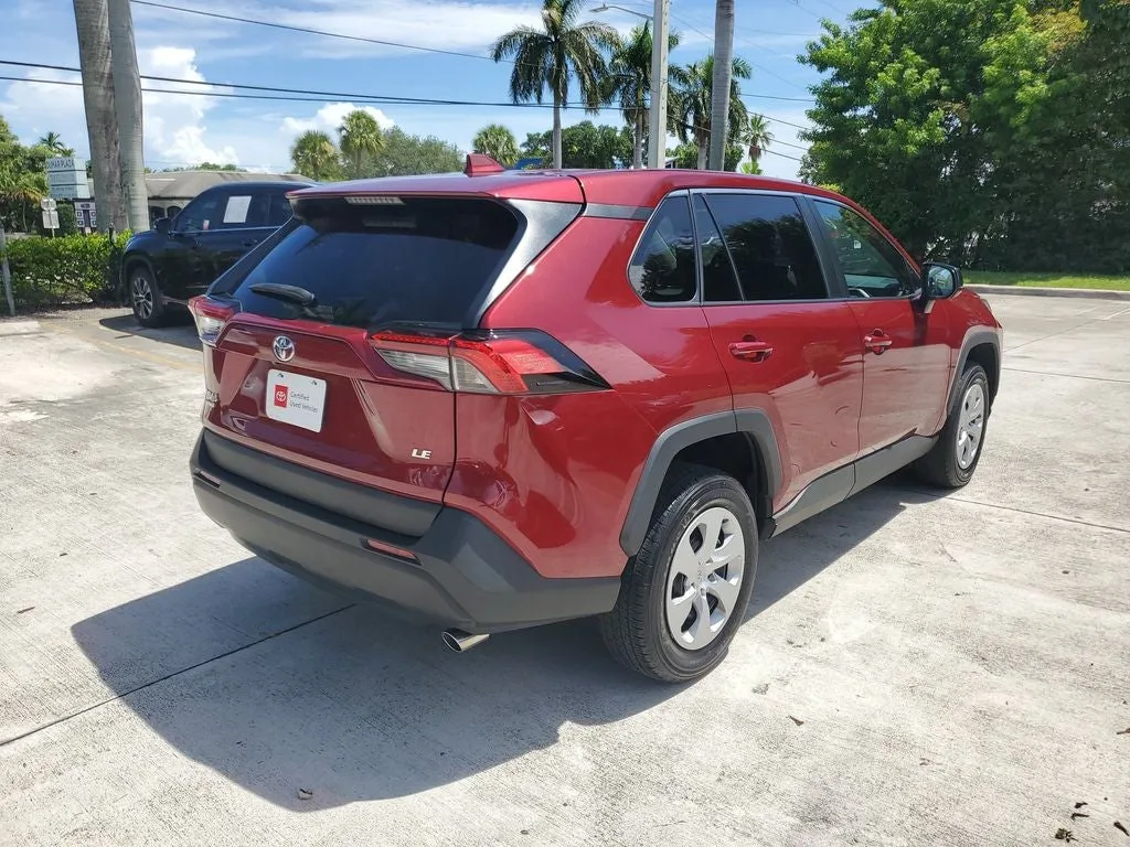 2024 Toyota RAV4 LE photo 4