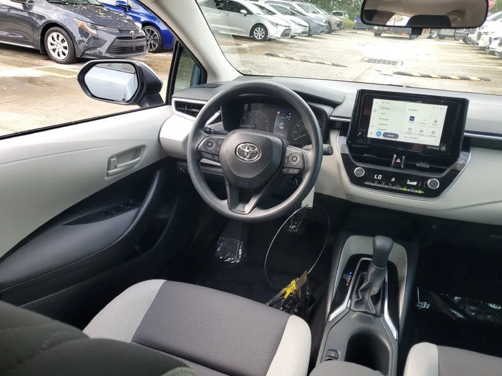 2025 Toyota Corolla LE photo 13