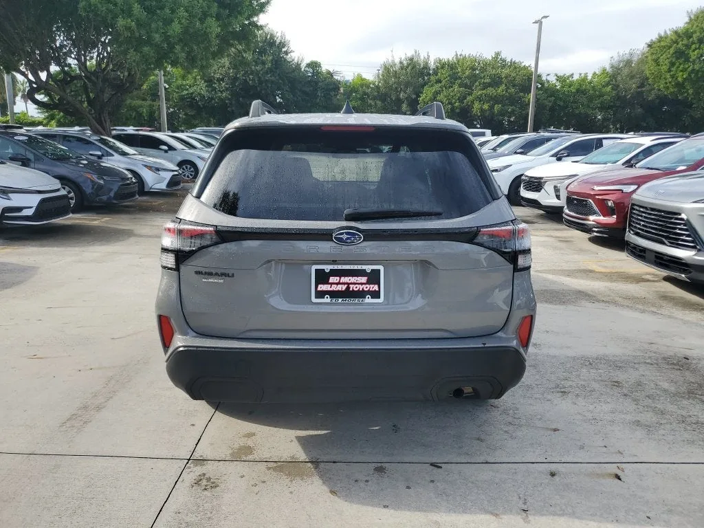 2025 Subaru Forester Premium photo 5