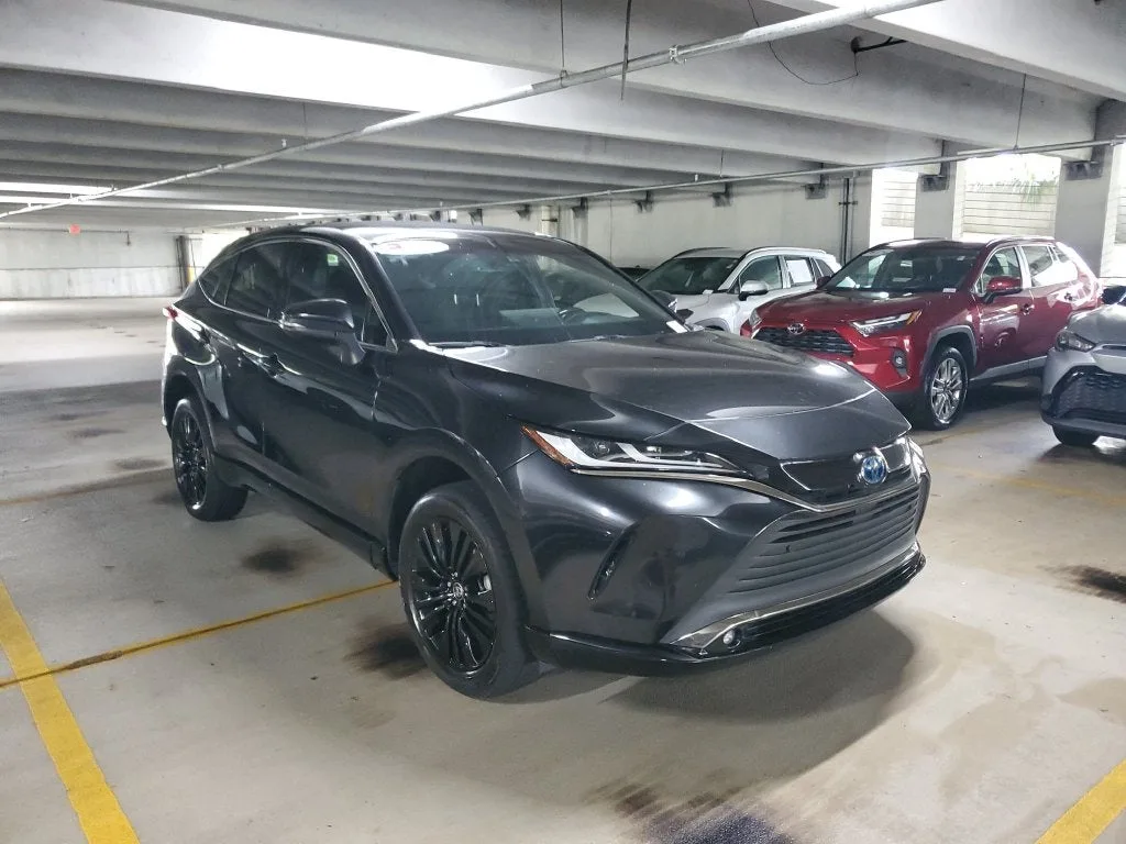 2023 Toyota Venza Nightshade photo 3