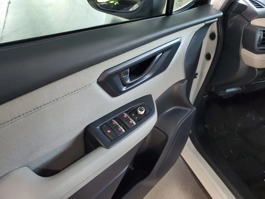 2025 Subaru Forester Premium photo 18