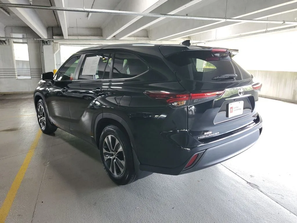 2024 Toyota Highlander XLE photo 6