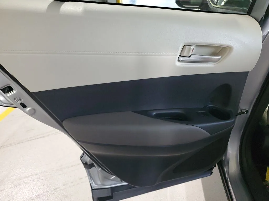 2024 Toyota Corolla Cross XLE photo 11