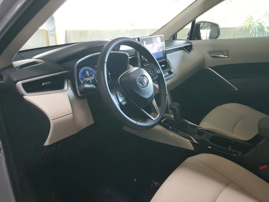 2024 Toyota Corolla Cross XLE photo 21