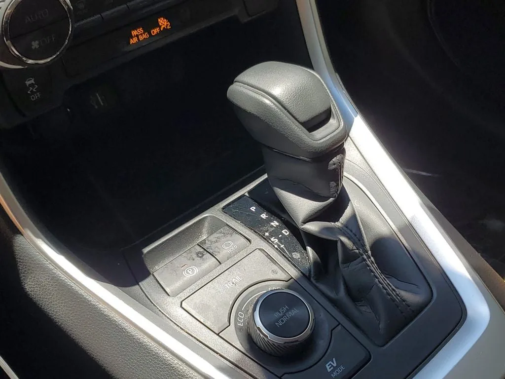 2025 Toyota RAV4 Hybrid LE photo 28