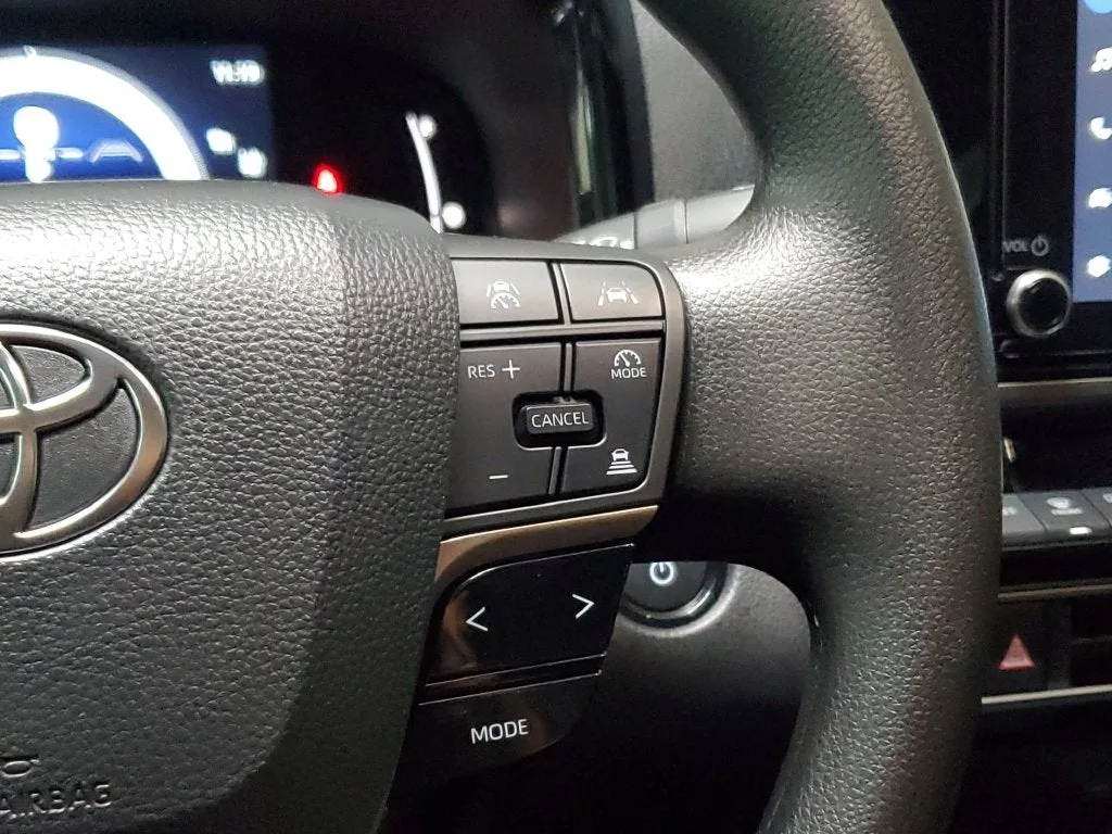 2025 Toyota Camry LE photo 22