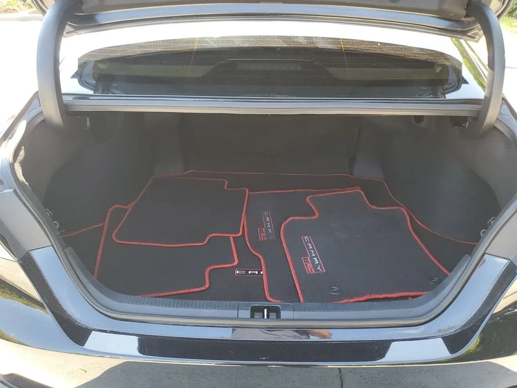 2022 Toyota Camry TRD V6 photo 9