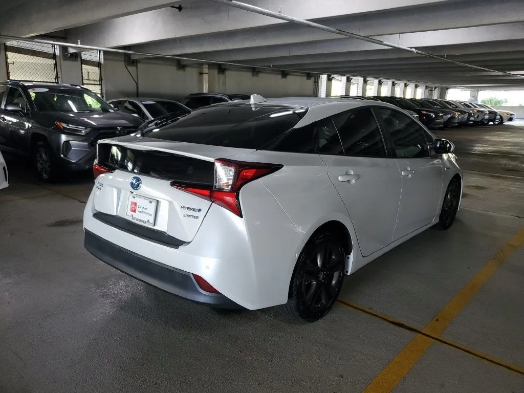 2021 Toyota Prius Limited photo 4