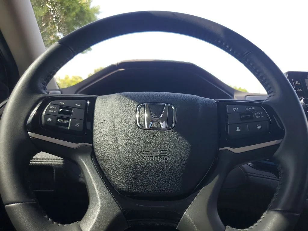 2025 Honda Odyssey Touring photo 24