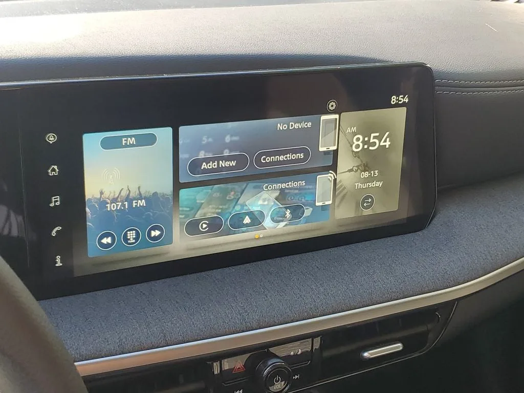2025 Nissan Kicks SV photo 24