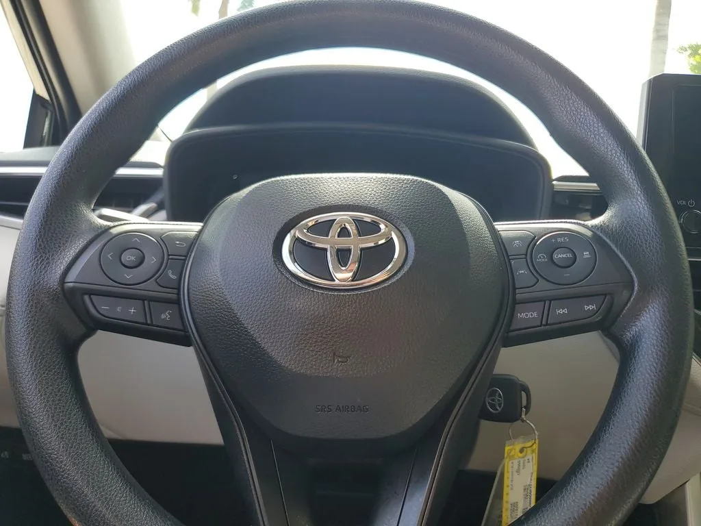 2024 Toyota Corolla Cross L photo 21