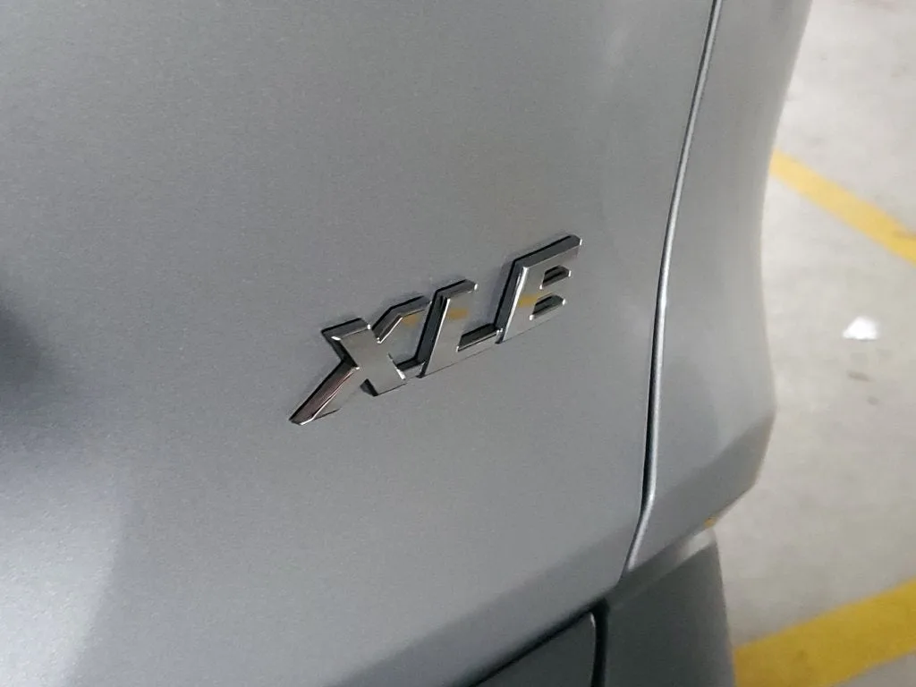 2023 Toyota RAV4 XLE photo 9