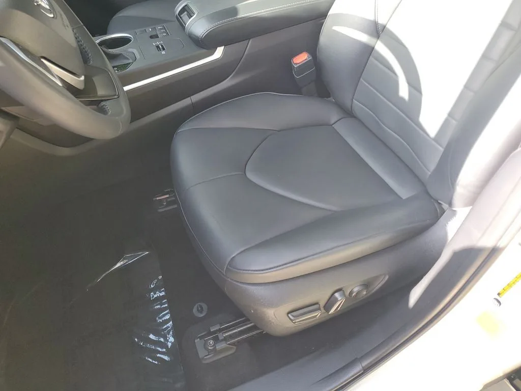 2024 Toyota Highlander XLE photo 23