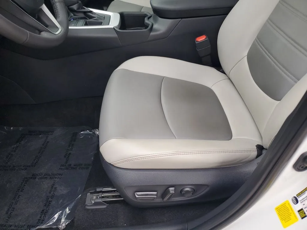 2024 Toyota RAV4 XLE Premium photo 22