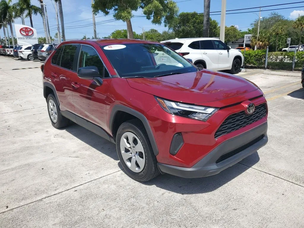 2024 Toyota RAV4 LE photo 3